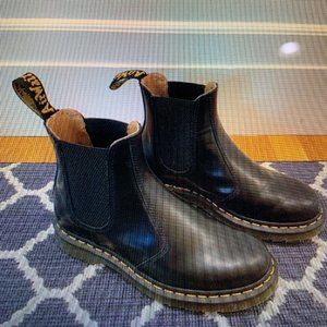 NWOT - Women's Doc Marten Chelsea Boot - Size 8